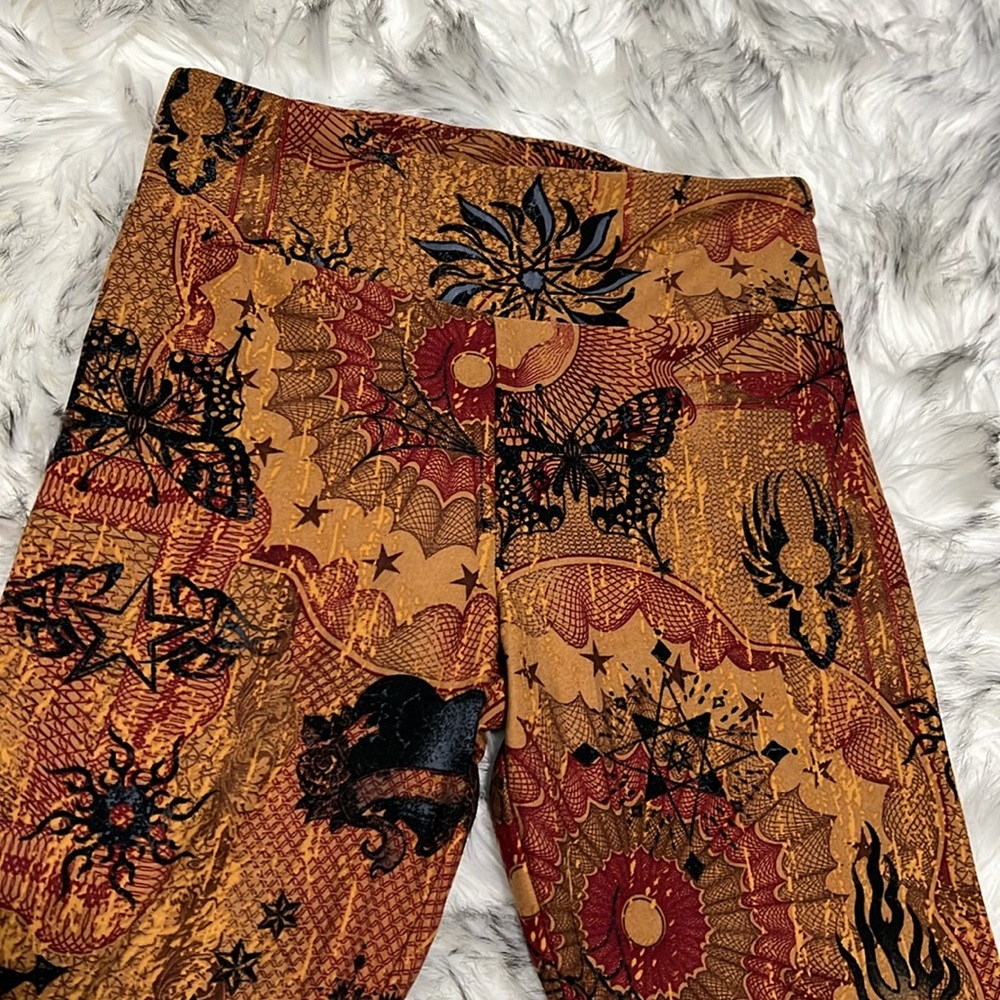 NWOT Witchy Goth Print Halloween High Rise Brushed Fabric Leggings S (3-5) - Picture 1 of 9